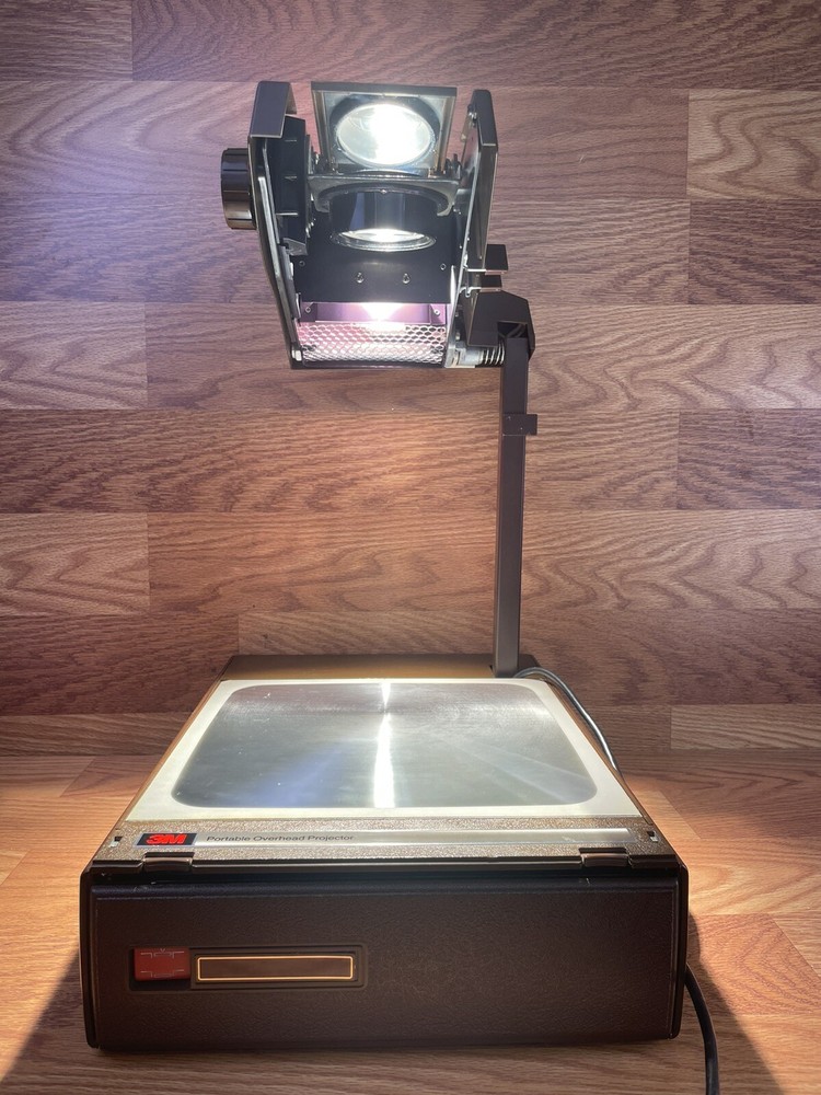3M Visual Systems 2000 AG Portable Overhead Transparency Projector