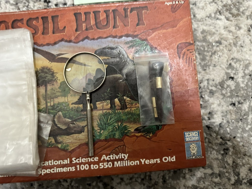 FOSSIL HUNT EDUCATIONAL SCIENCE ACTIVITY TOY BY UNCLE MILTON 1962