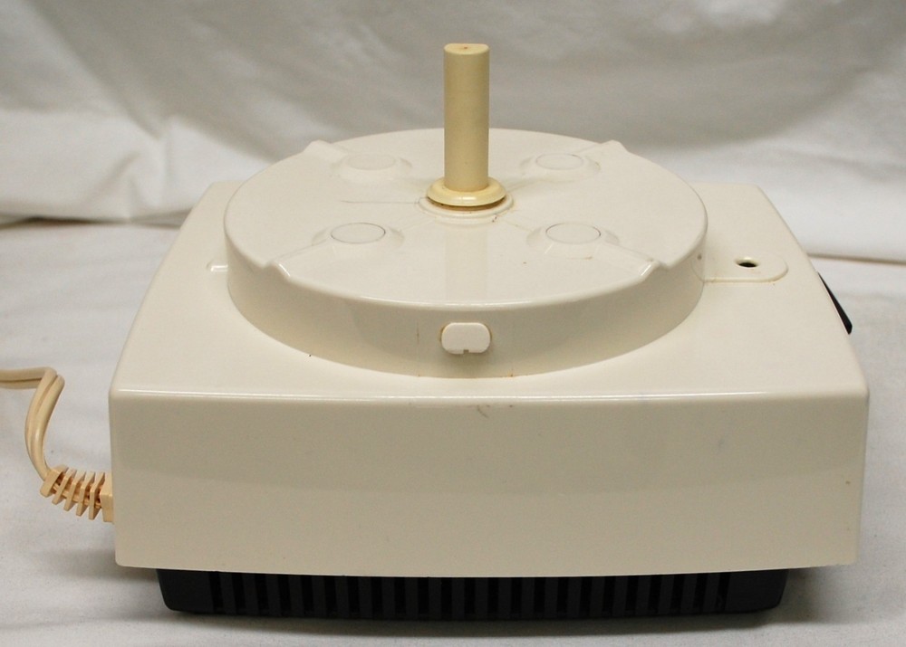 CUISINART DLC-10E Food Processor with Multiple blades Preowned Works Great
