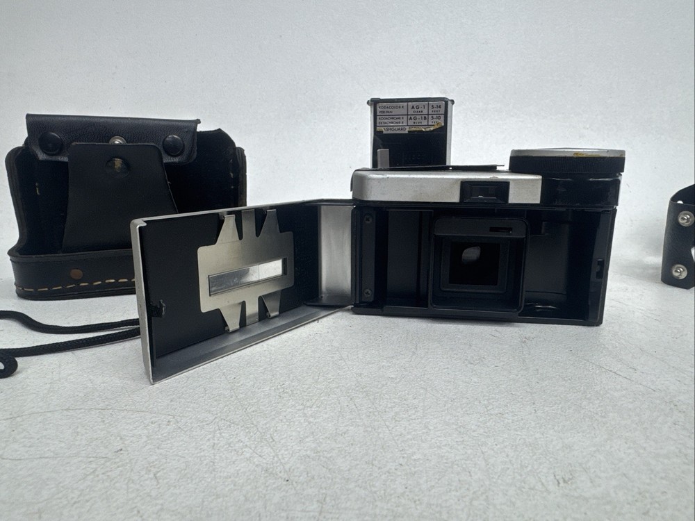 VINTAGE KODAK INSTAMATIC 400 CAMERA