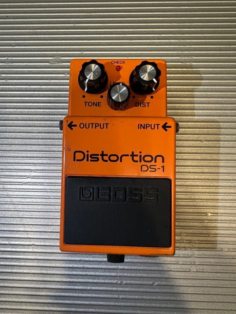 BOSS DS-1 distortion pedal