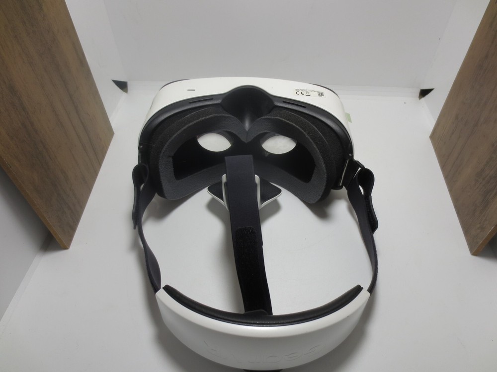 Samsung Gear VR Headset - SM-R321 - White