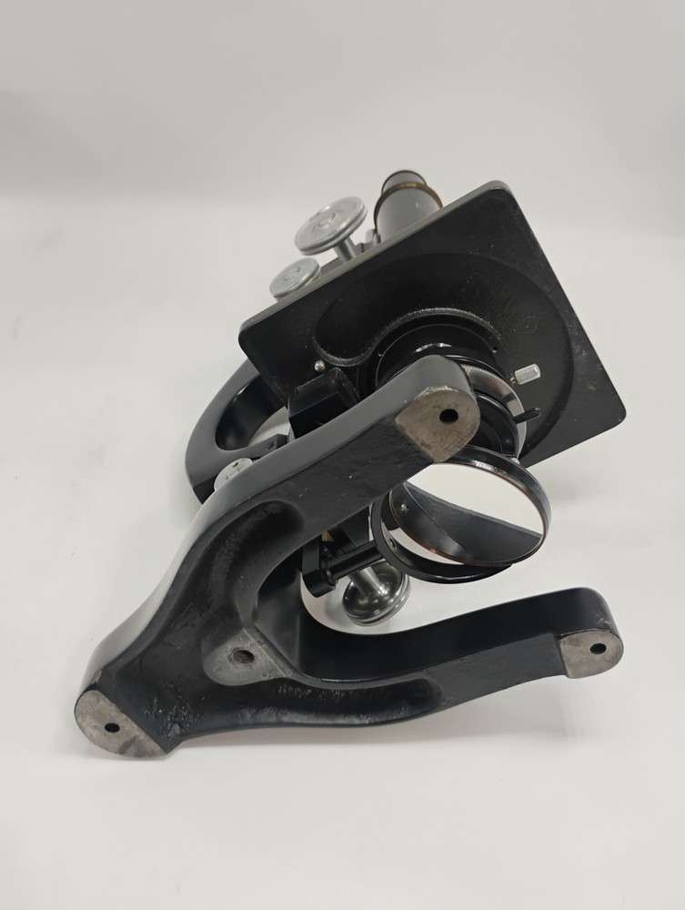 Vintage Antique Eernst Leitz Wetzlar Microscope With Worn Aged Case Untested