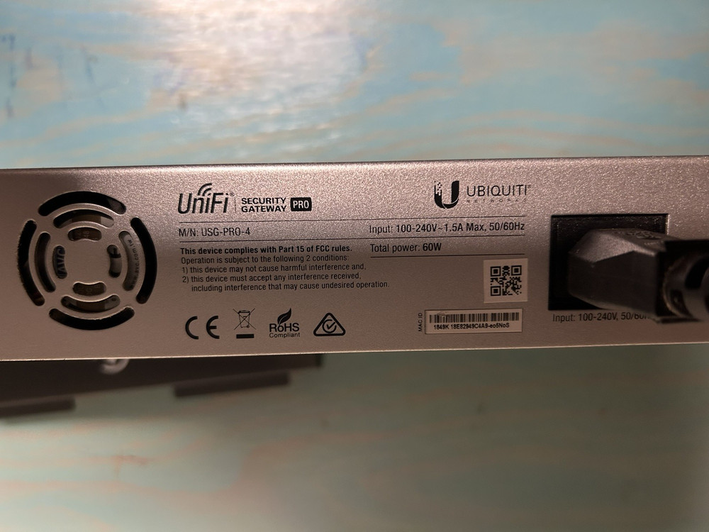 Ubiquiti Security UniFi Security Gateway Pro USG-PRO-4