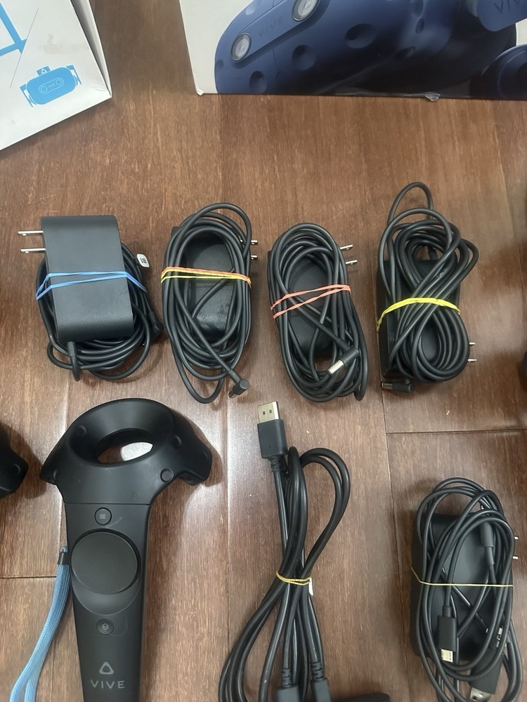 HTC VIVE Pro Headset VR Full Set Complete System Virtual Reality Kit Tested