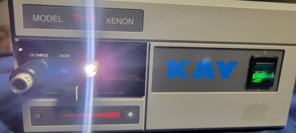 LuxTec Kay Xenon 7150 LIGHT SOURCE | Powers on