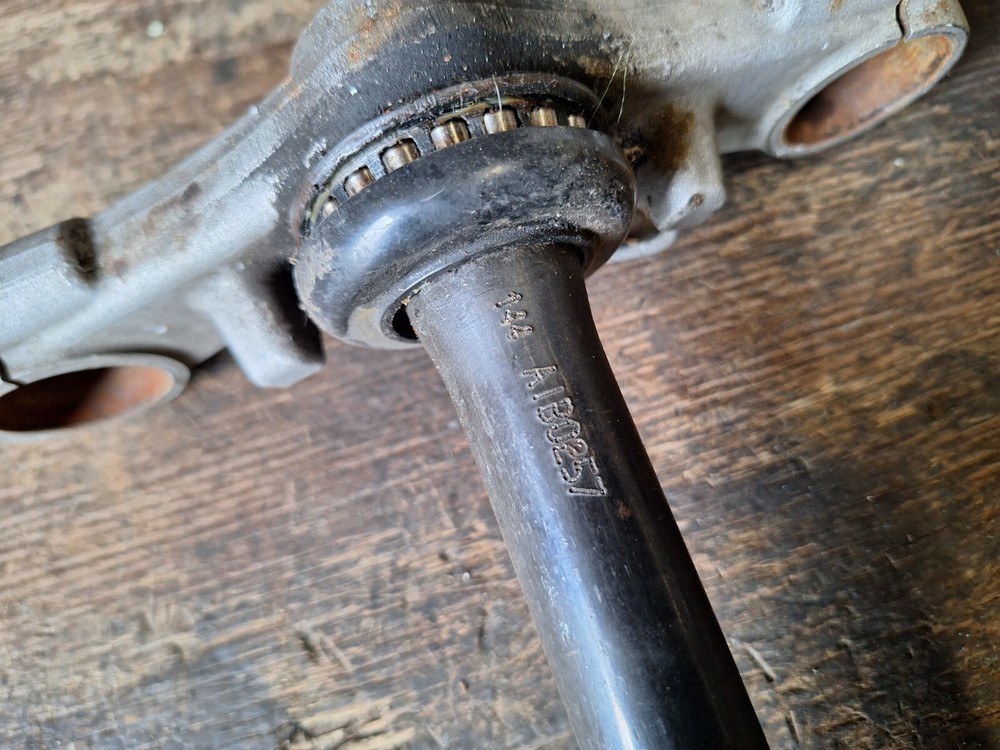 Suzuki GS 500 - Lower Bottom Fork Yoke Clamp Handlebar Mount Bracket Stem