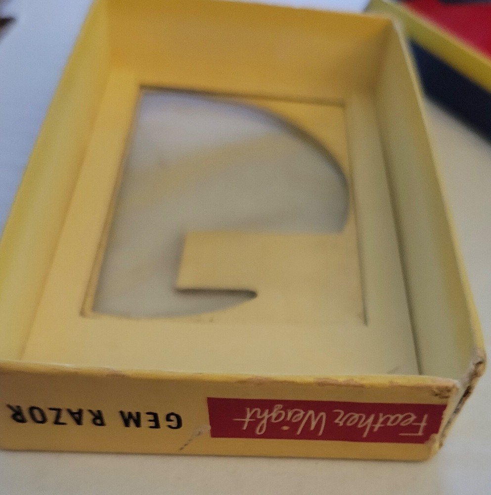 Gem Feather Weight Razor In Box with Blades