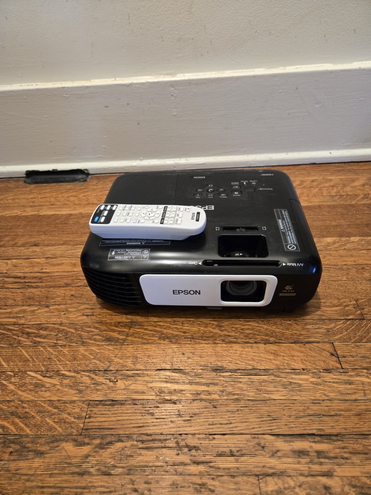 EPSON EX9210 1080 HD 3LCD Projector (Read description)