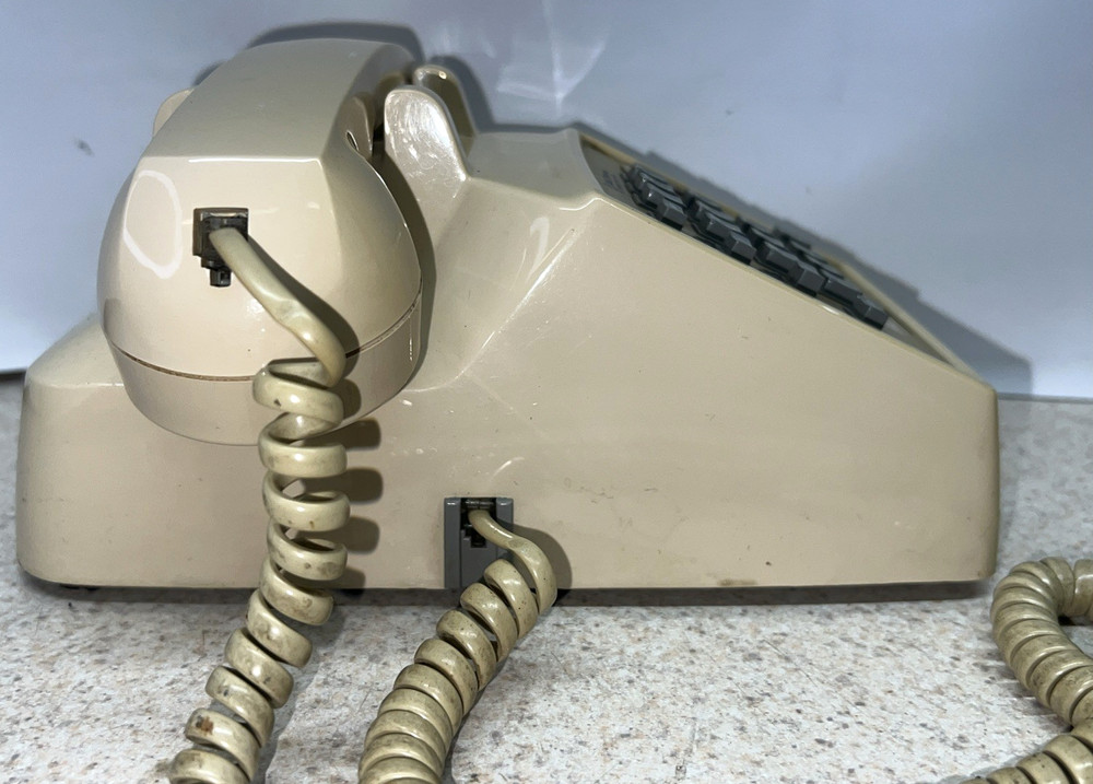 Vintage Bell Phones Model Basic 2-21550 Push Button Desk Phone UNTESTED