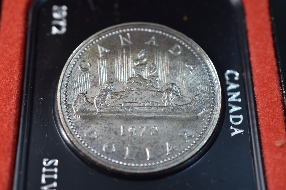 CANADA 1972 UNC SILVER DOLLAR