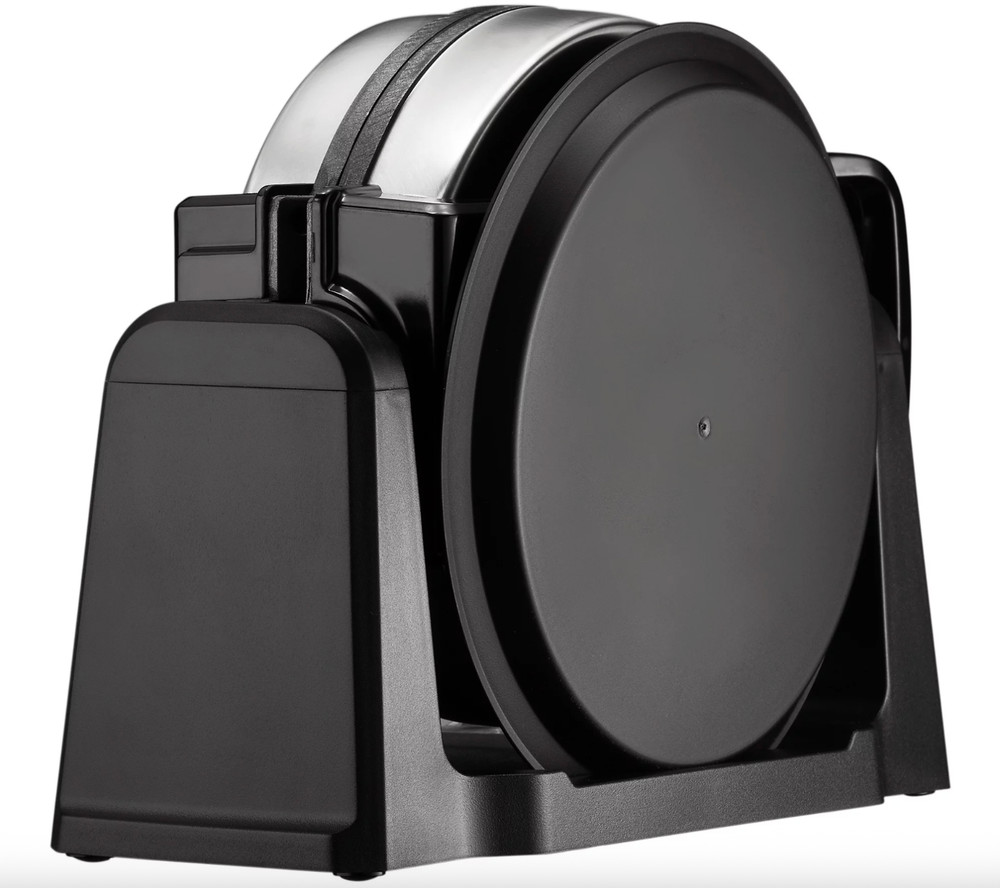 Chefman Rotatin g Belgian Waffl e Maker-Black
