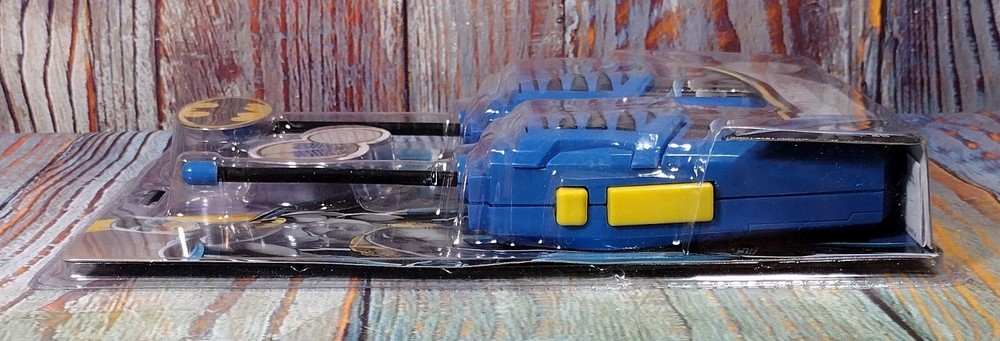 DC Comics - Night Talkies - Walkie Talkies with Built-In Flashlight - Batman