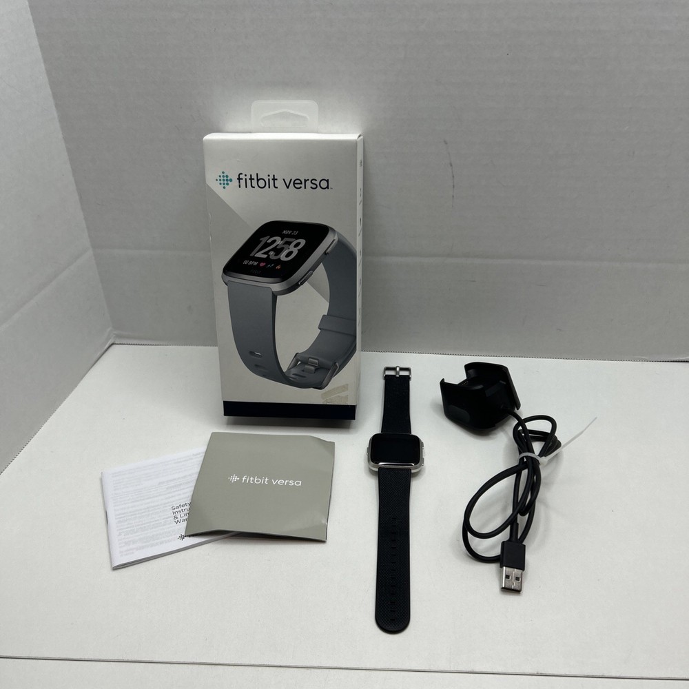 Black Size Small Fitbit Versa With Box And Charger - Tested READ