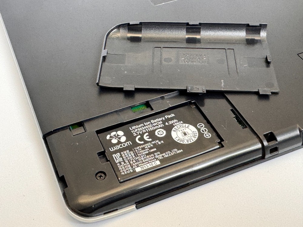Wacom Intuos Pro Special Edition Medium with Pen (Multi-Touch NOT WORKING)