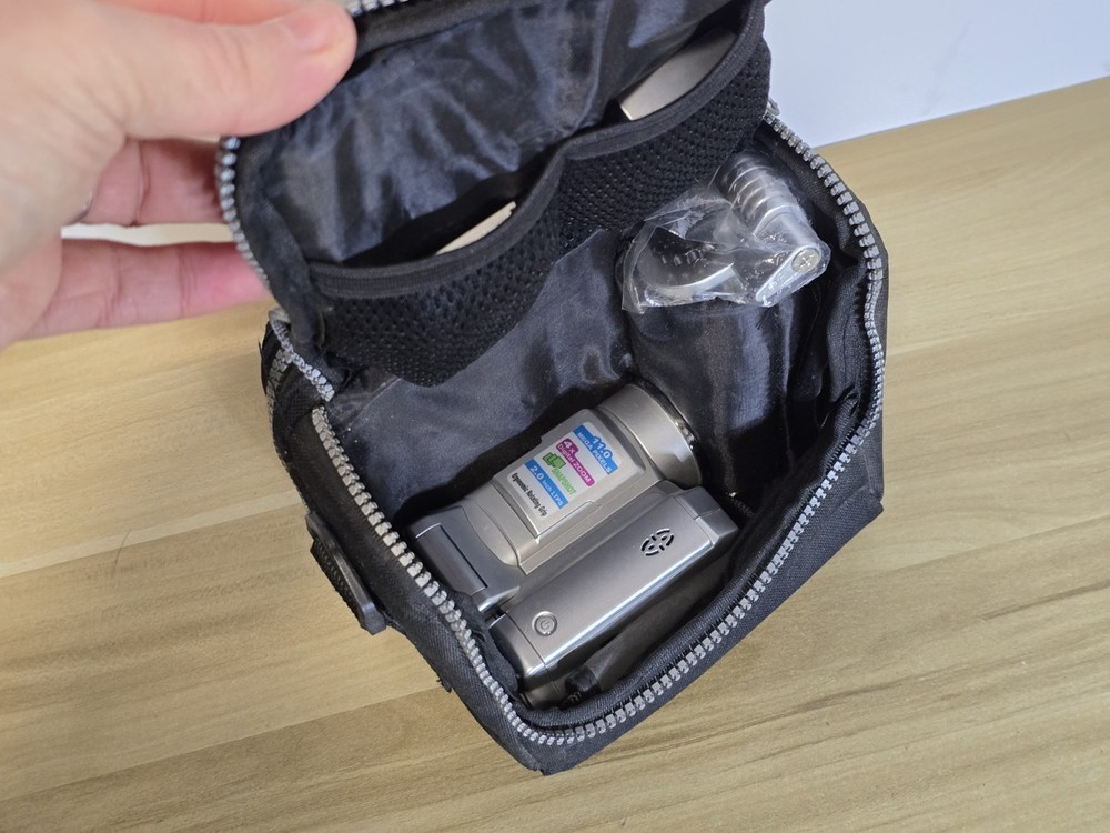 JVC Camcorder. Mini DV7 11 Mega Pixel Enhanced 4x Digital Zoom + Case.