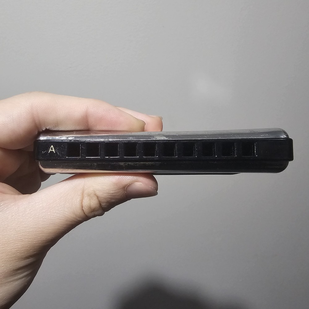 Suzuki Bluesmaster Diatonic Harmonica Key A High Polish Chrome Silver Black