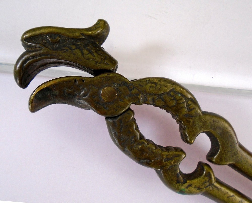 VINTAGE EAGLE HAWK BIRD HEAD HEAVY BRASS FIGURAL NUTCRACKER BOTTLE OPENER