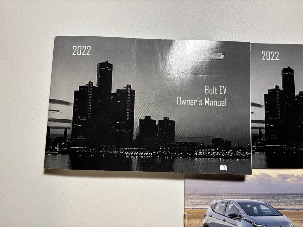 2022 Chevrolet Bolt EV Owner's Manual Set