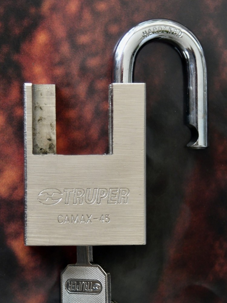 Truper CAMAX 45 Hardened Security Padlock. 4 Keys. USED.