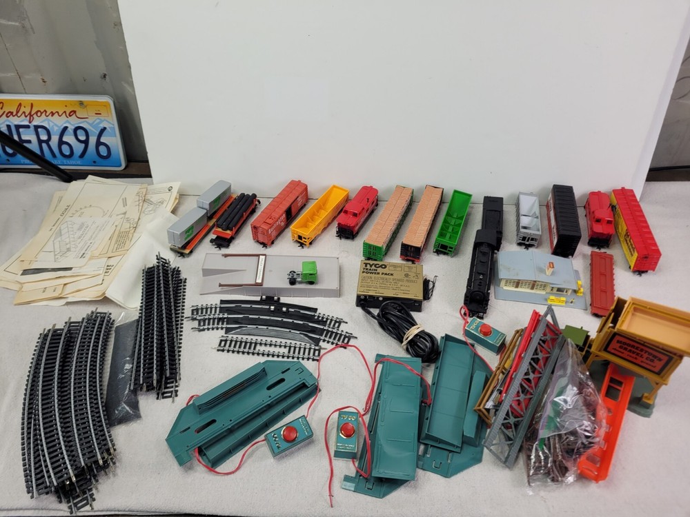Vintage Train and Log Unloading Lot Chattanooga Tyco Tracks Accessories Shell