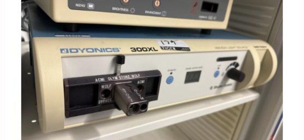 Smith & Nephew Dyonics 300 XL Xenon Light Source