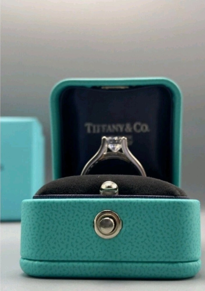 100% Authentic Tiffany & Co Engagement Ring Box + Outer Box+Ribbon