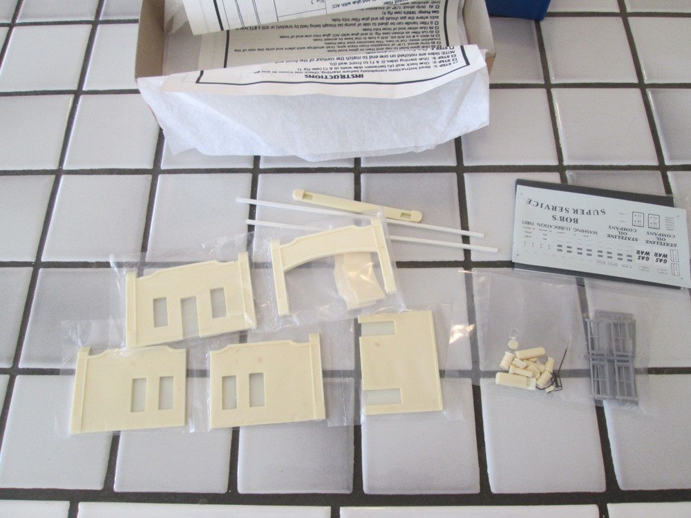 arrowhead scale models BOB'S SUPER SERVICE building kit HO scale
