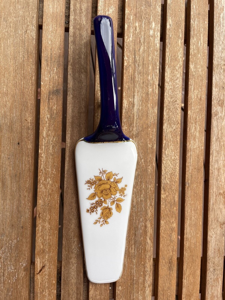Vintage Cake Server with flowers