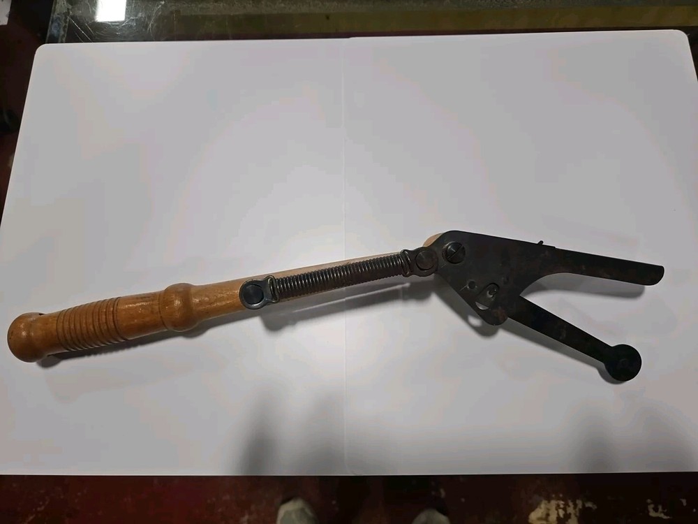 Vintage Handheld Clay Pigeon Thrower