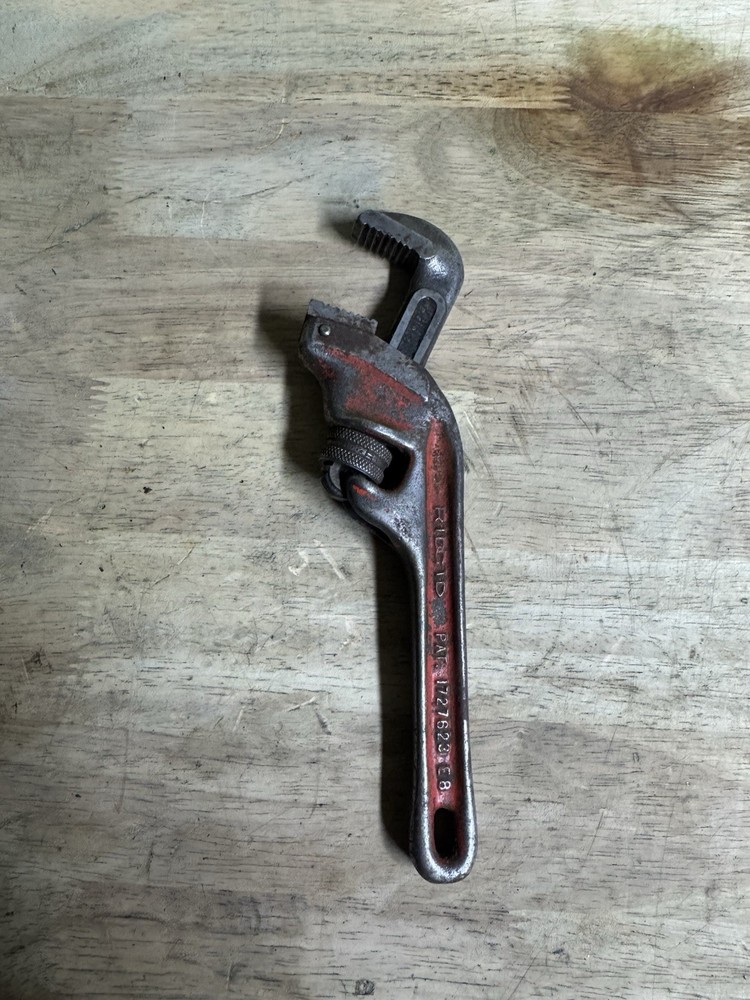 VINTAGE RIDGID  E8 OFFSET  PIPE WRENCH ELYRIA ,OH. USA