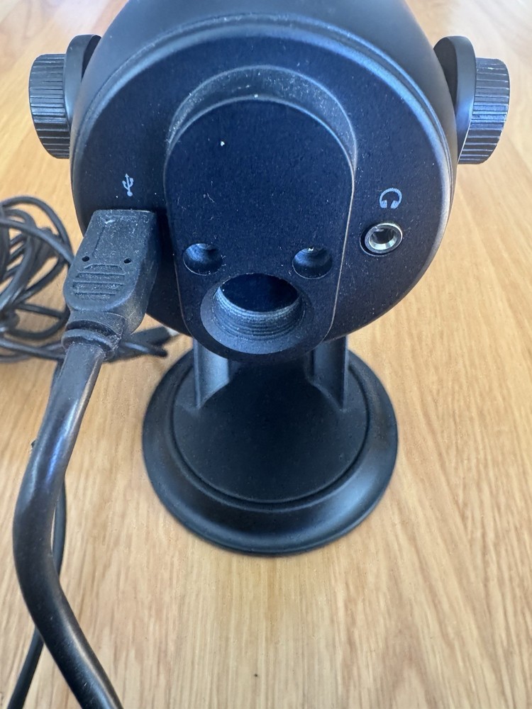 Blue USB microphone with Gain, headphone Jack, mute, Volume, And Pattern