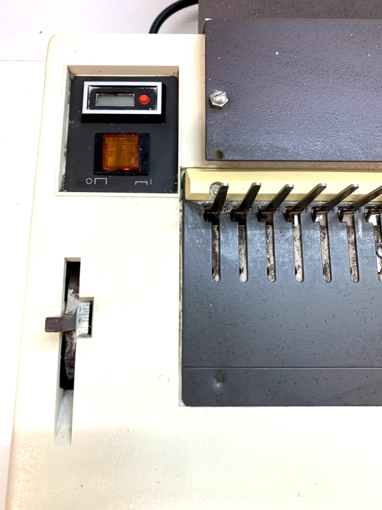 GBC Binder Model 110E-2 With Foot Pedal S8132