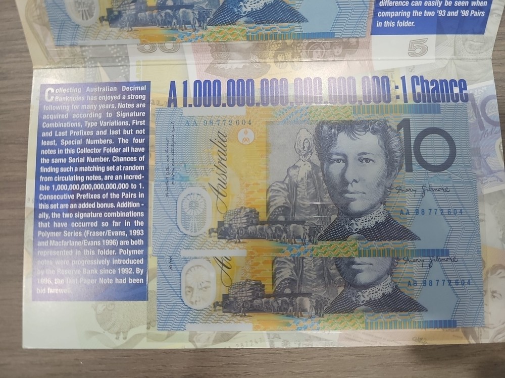 Blue & Grey "Tenners" Folder. 1993 & 1998 2 x CONSECUTIVE Prefix Pairs UNC..