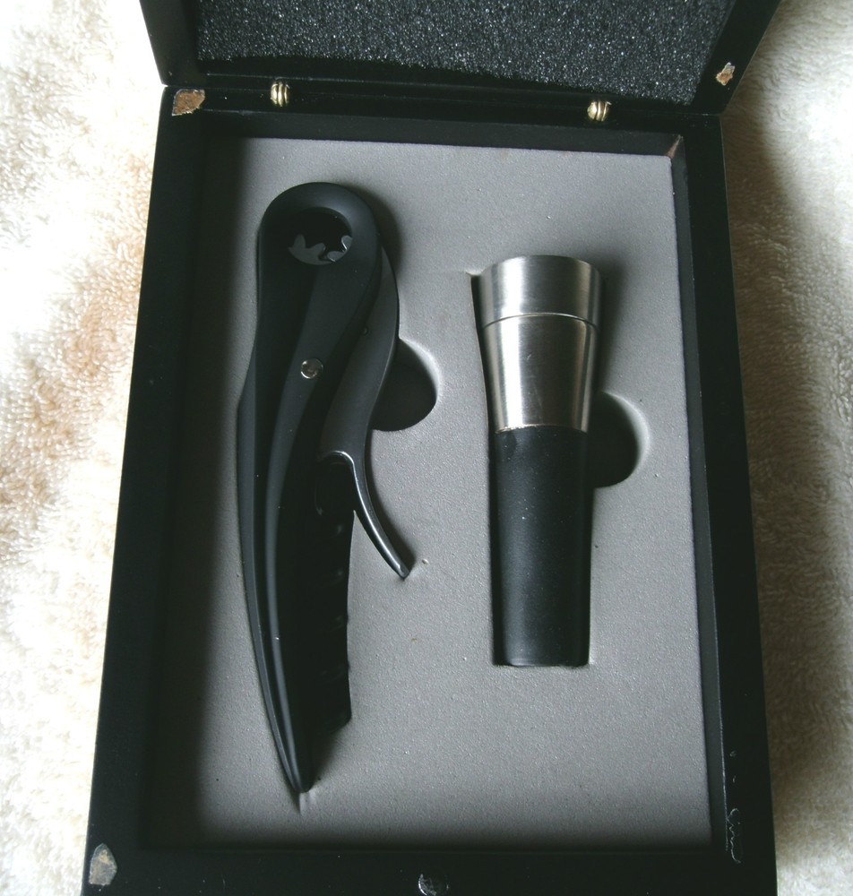 Williams Sonoma Final Touch – Serve And Store Wine Tool Set
