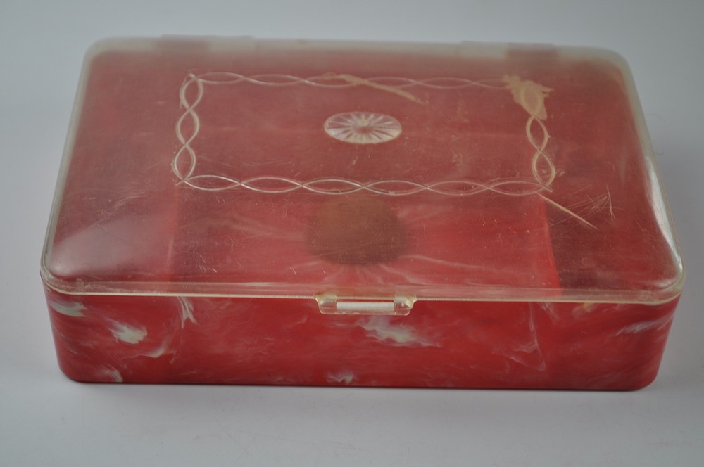 Vintage Plastic Sewing Box Unbranded Red and White