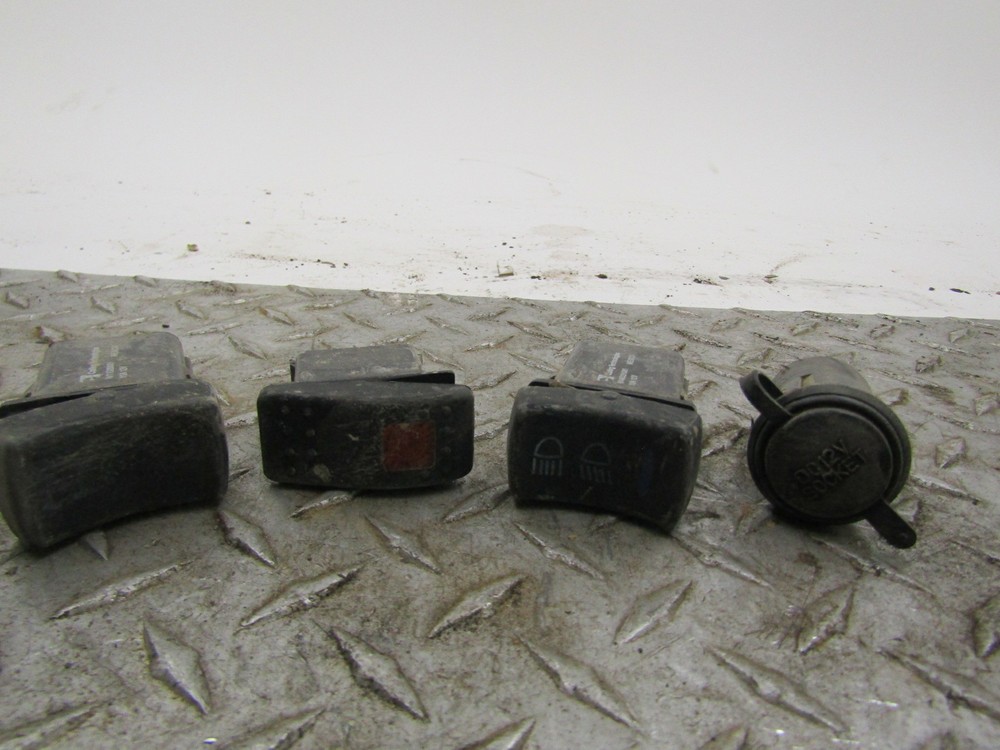 POLARIS LIGHT 4X4 SWITCH OUTLET 4012909