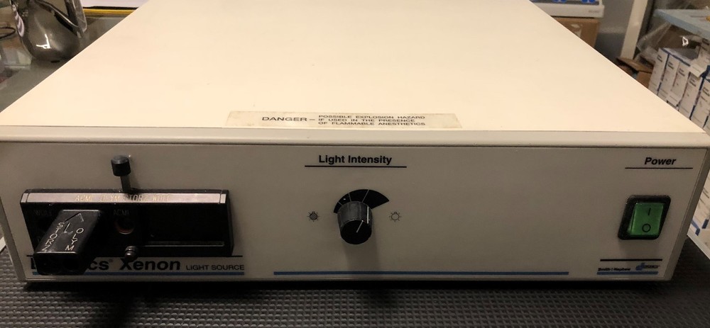 Dyonics Xenon Light Source