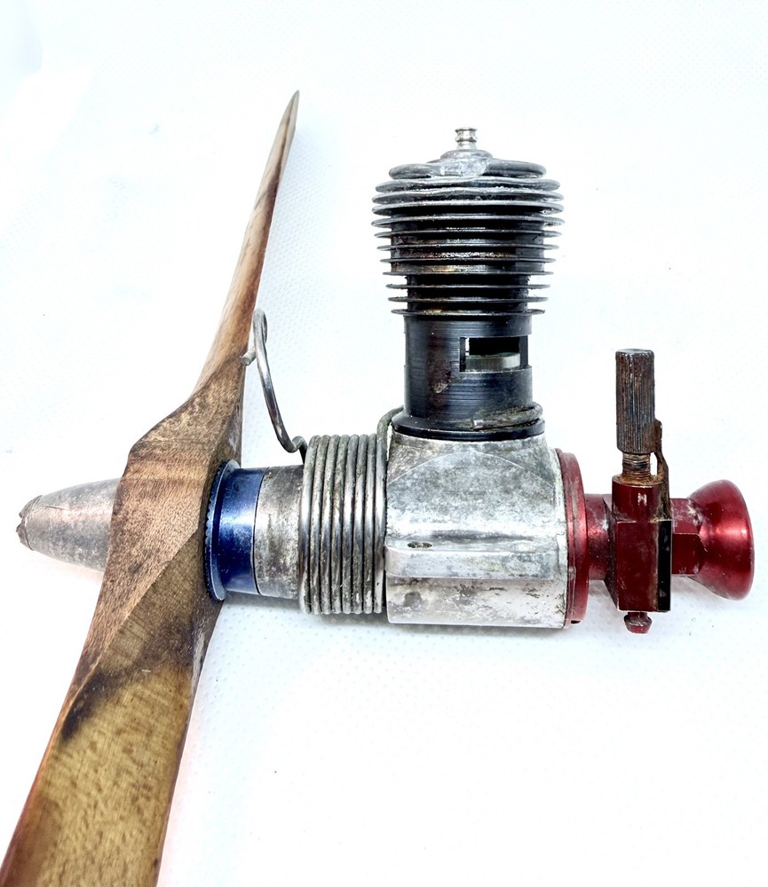 Vintage Cox .15 RC Engine with propeller / low hours