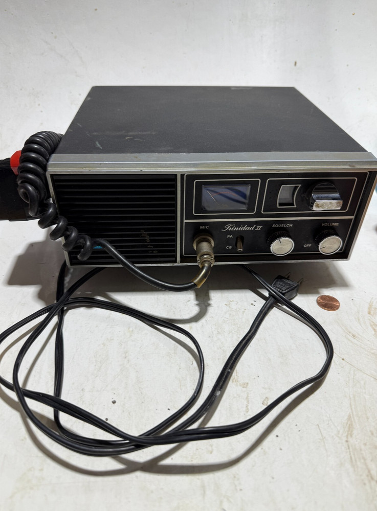 SBE Trinidad II 2 CB Radio  W/ Microphone Powers On