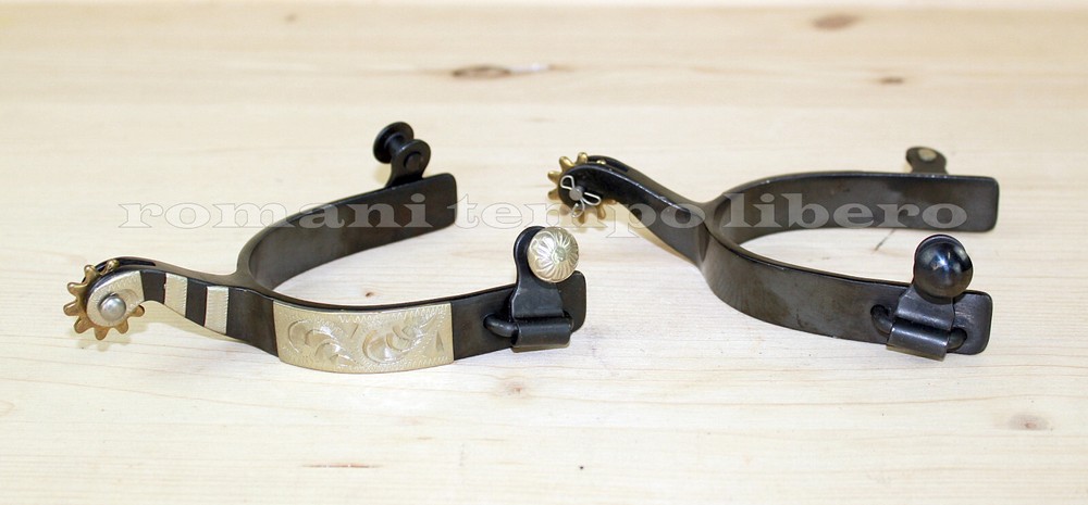 Western spurs with alpaca decoration