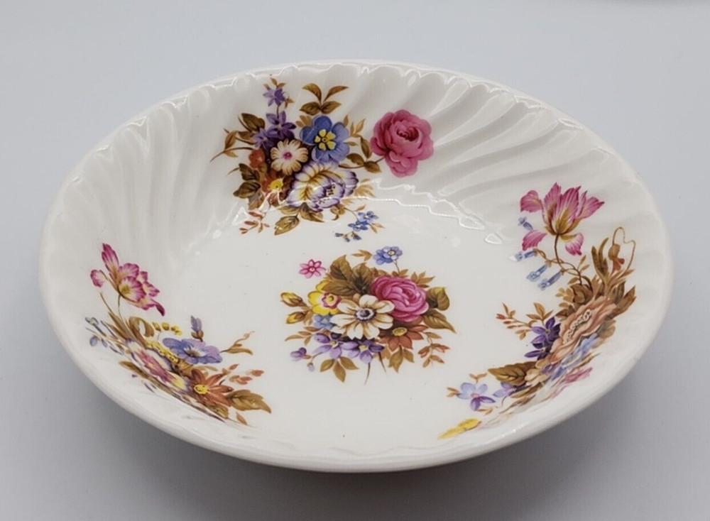 Aynsley Fine Bone China Summertime Pattern 6 Piece Place Setting