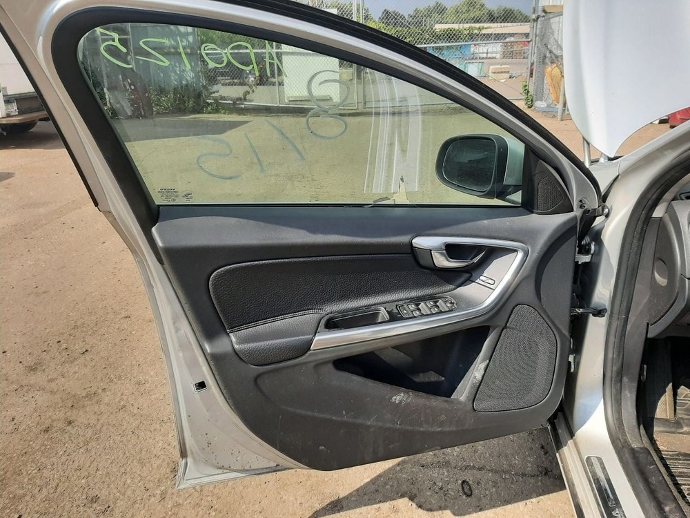 S60 2012 High Mounted Stop Light 1055605