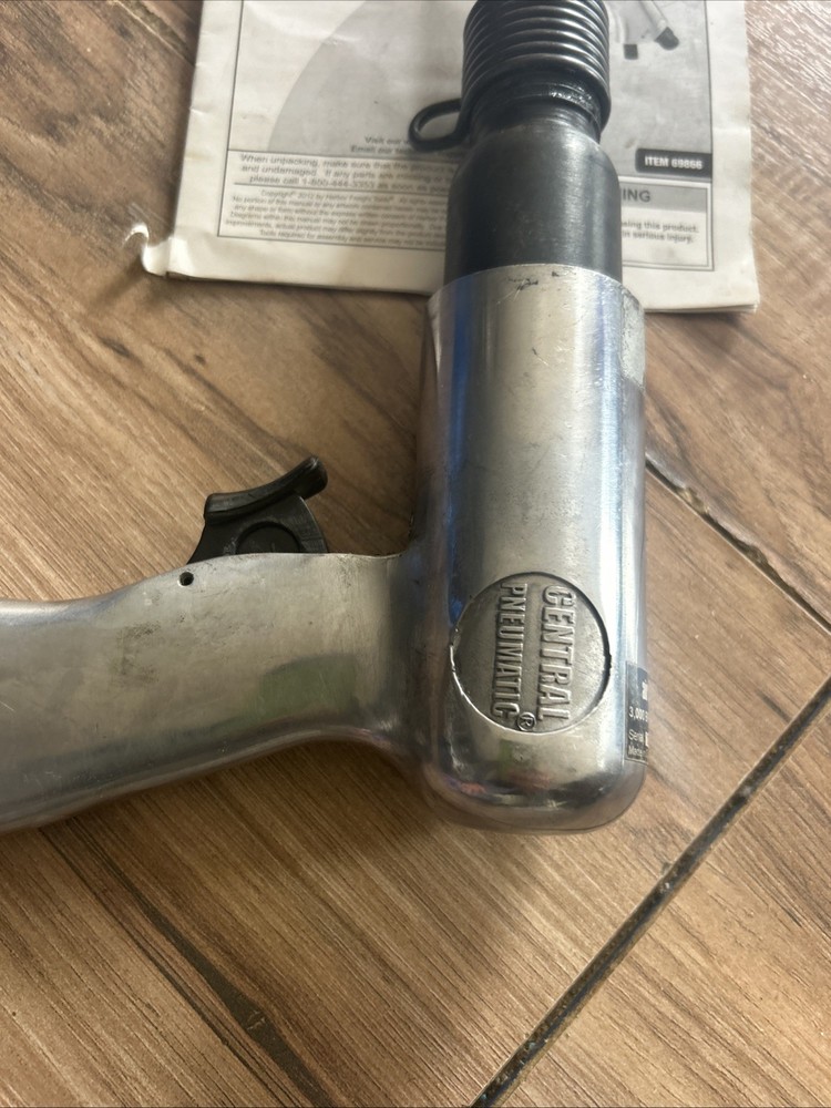 Central Pneumatic Medium Barrel Air Hammer With Chisel
