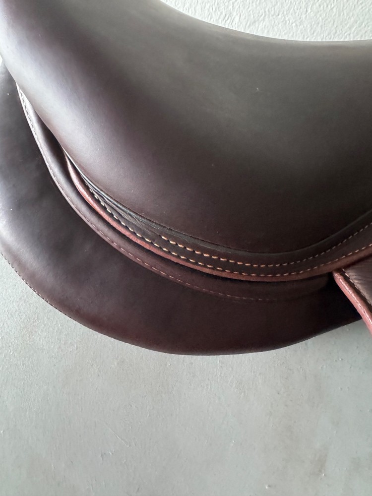 17" Devoucoux Biarritz O Saddle - 2AA - 2022 - Full Buffalo - Mint!