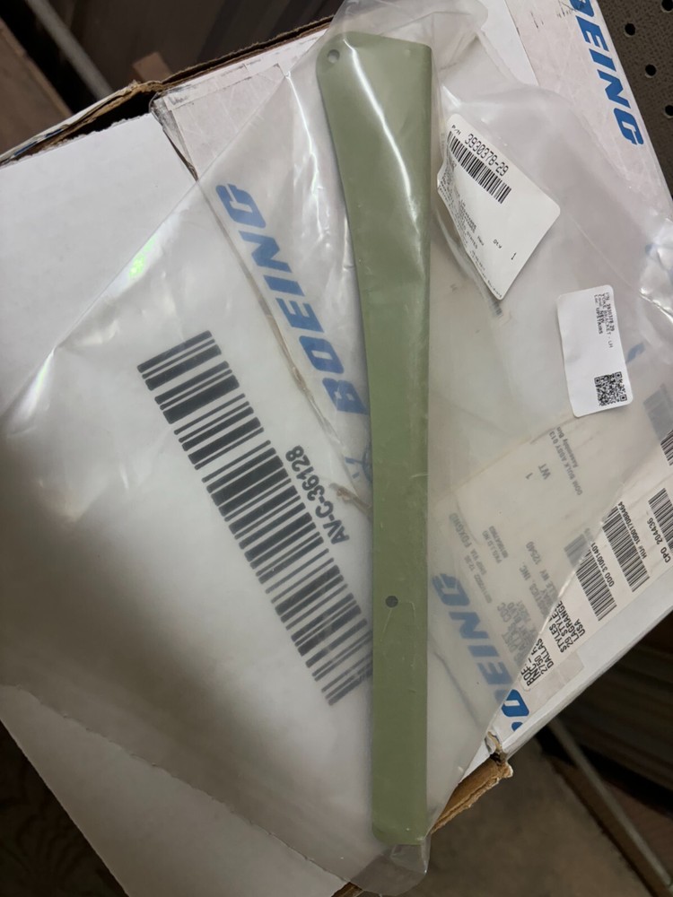 3930378-29 BRACKET YOKE LH