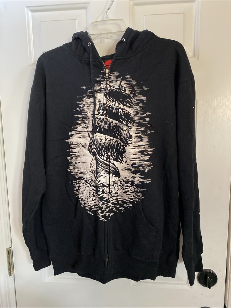 Zero vintage skateboarding men’s medium hoodie featuring ship