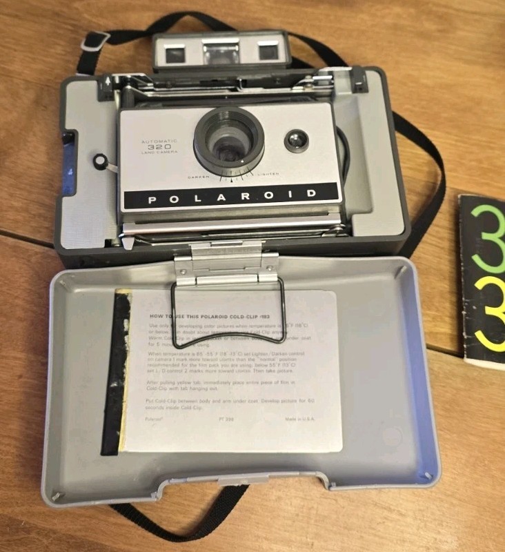 Polaroid 320 Automatic Land Instant Film Pack Folding Camera