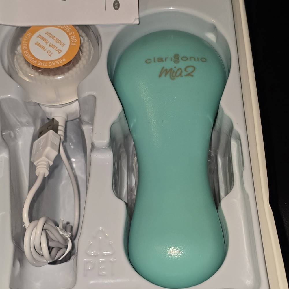 CLARISONIC MIA 2 SKIN CLEANSING DEVICE
