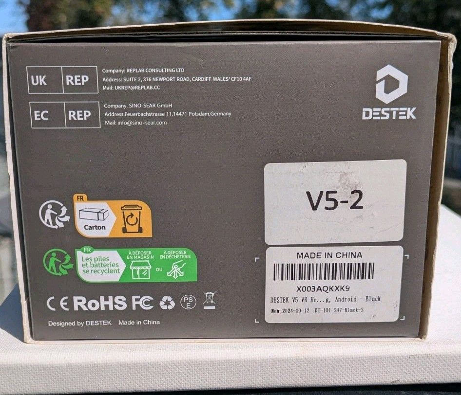 DESTEK V5 VR Headset with Bluetooth Controller